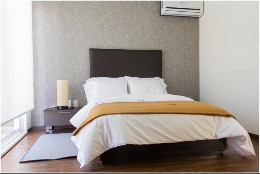 Redwood Zona Industrial Hotel